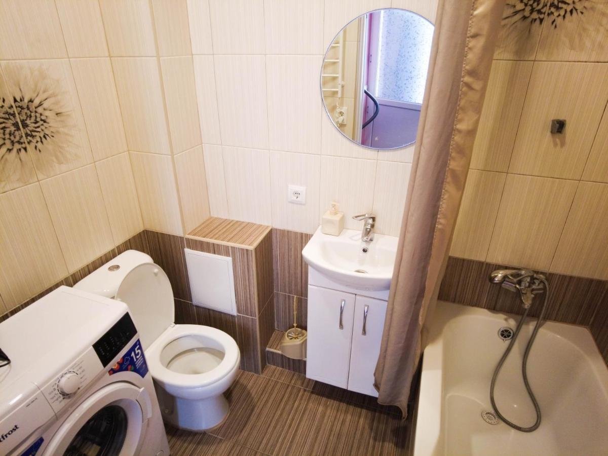 Світло Цілодобово Apartments In The City Center Lviv Ngoại thất bức ảnh