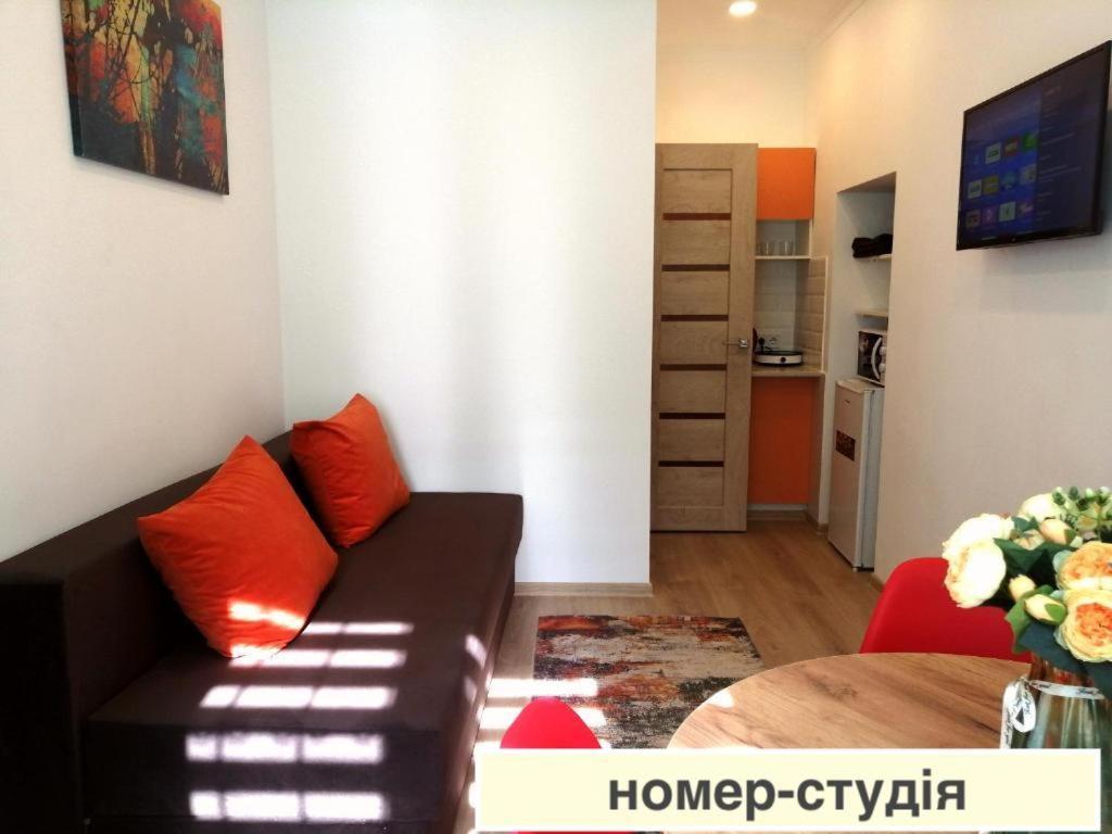 Світло Цілодобово Apartments In The City Center Lviv Ngoại thất bức ảnh
