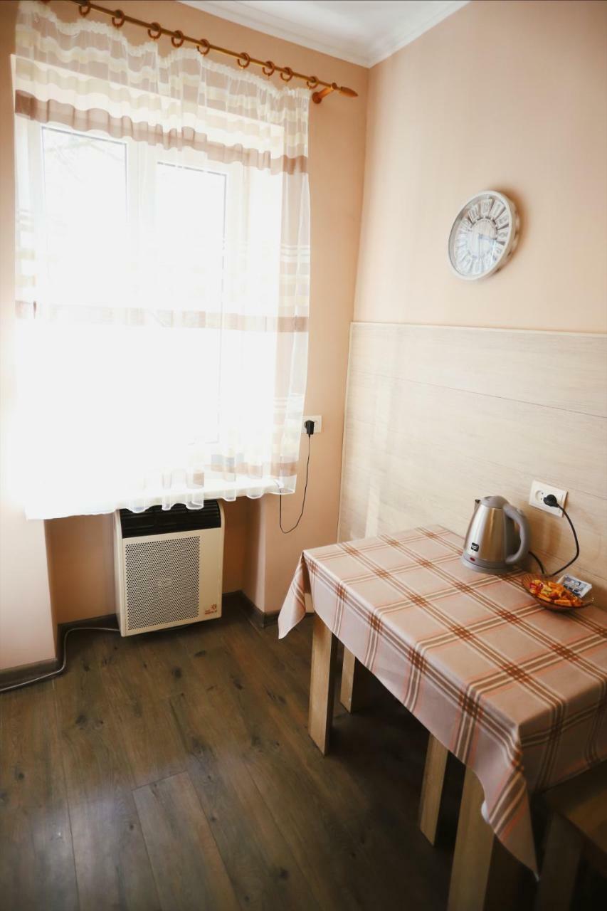 Світло Цілодобово Apartments In The City Center Lviv Ngoại thất bức ảnh